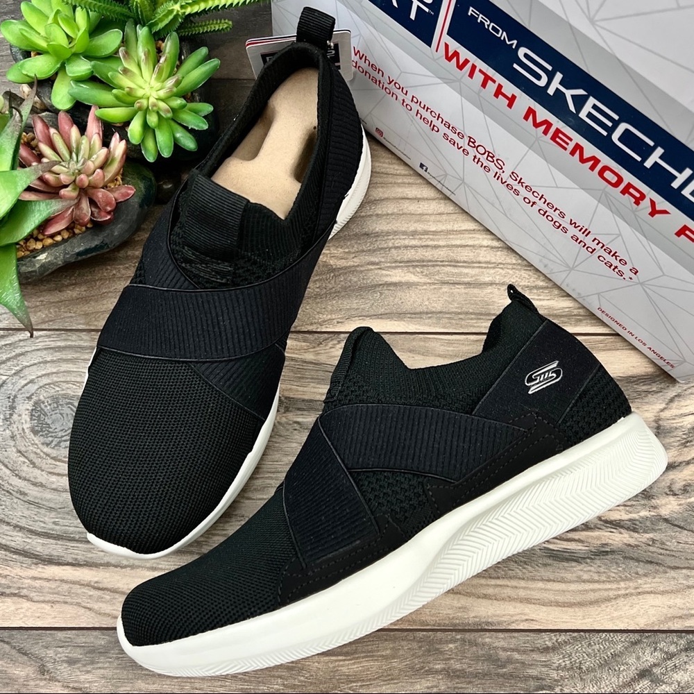 NIB Skechers 8W WIDE FIT Bobs Sport Bob Squad 2 Slip On Sneaker Black